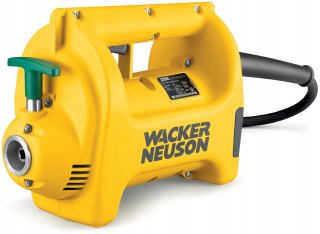 POHON ELEKTRICKÉHO VIBRÁTORA WACKER M1500 NA BETÓN