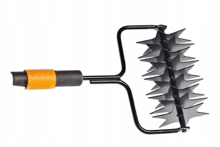 Vertikulátor - Ručný rotačný prevzdušňovač Fiskars QuickFit - 20,5 cm