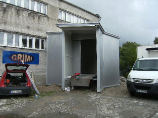 atypický stavebný pavilón vyrobený zo sendvičových panelov